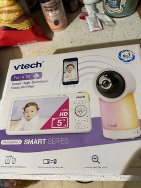 Smart Series 5" HD Pan & Tilt Video Monitor — White with Gradient Nightlight